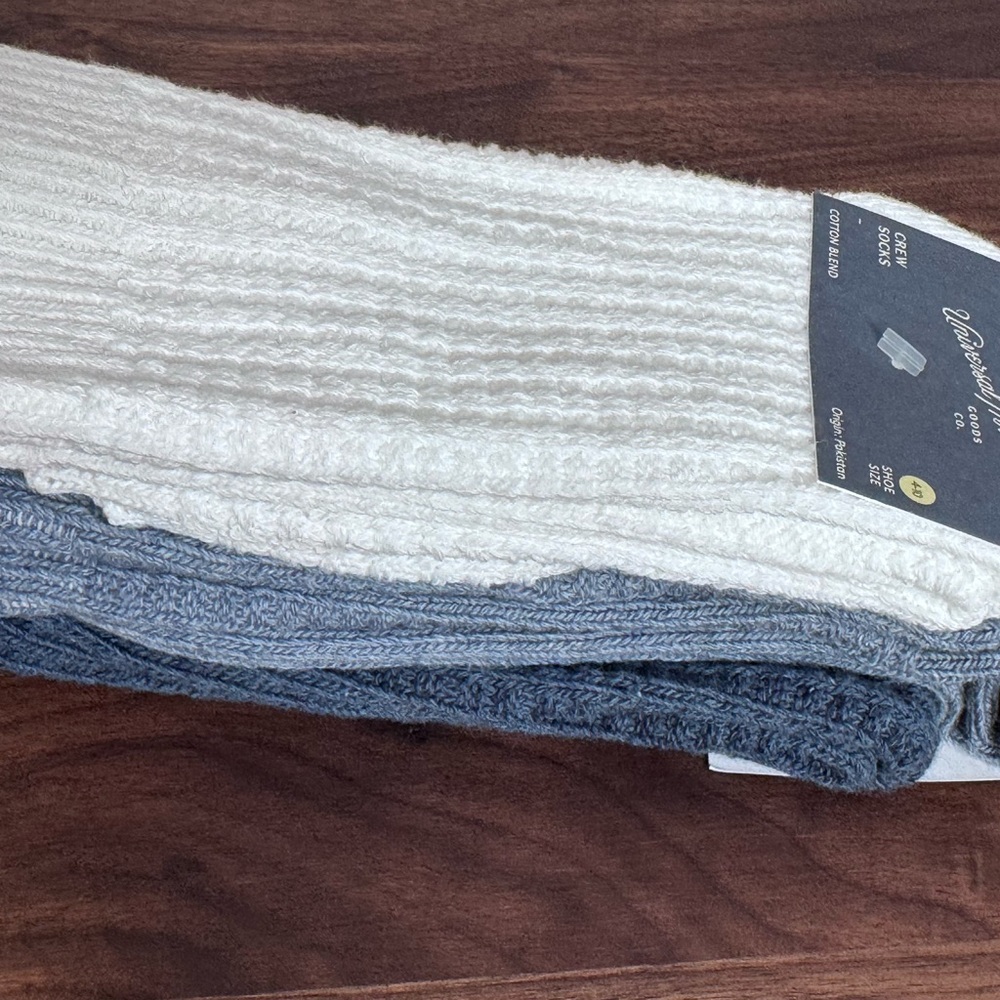 Universal Thread Women's Casual Socks in White and Blue